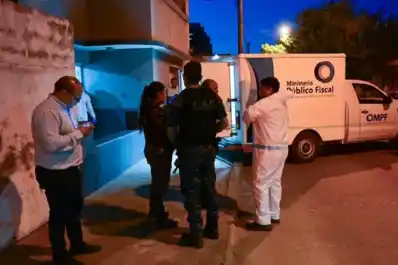 Brutal crimen en Córdoba: una mujer fue asesinada de 34 puñaladas y detuvieron a su hijo