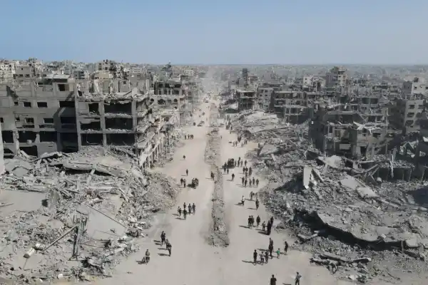 Los palestinos que regresan a Gaza la encuentran devastada