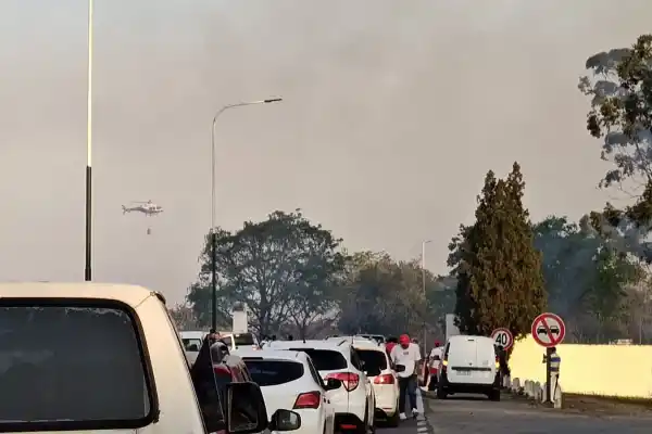 Un sábado cálido y despejado, pero con un detalle en el cielo tucumano