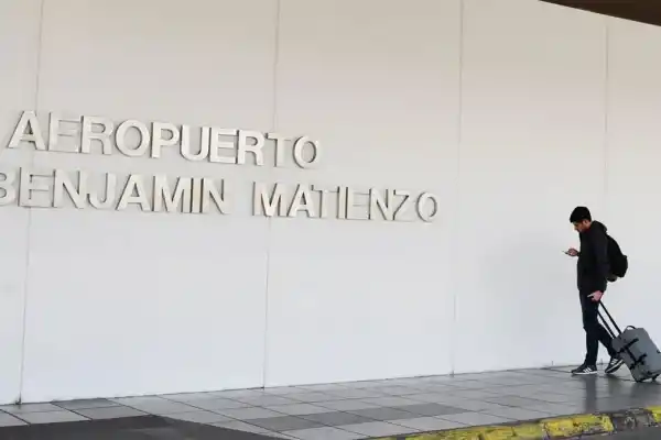 Tras los problemas por los incendios, ¿cómo opera el aeropuerto Benjamín Matienzo y qué pasa con los vuelos?
