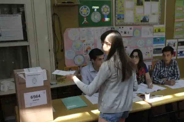 El voto joven, cada vez más protagonista: estrategias y miradas desde la política tucumana