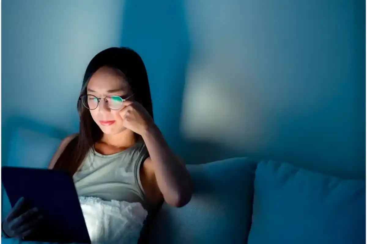 Especialistas recomiendan métodos para evitar las afecciones a la vista en tiempos de pantallas