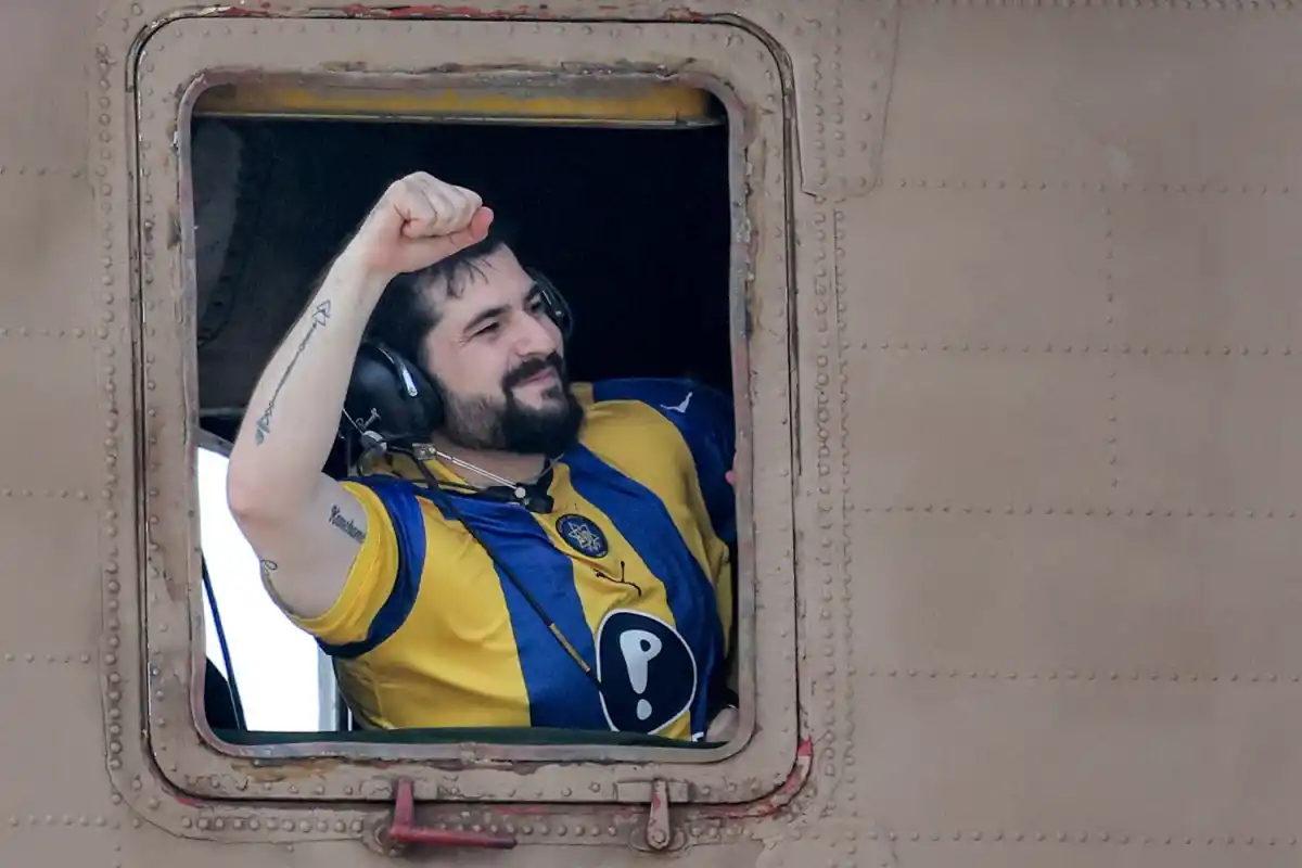 SONRISA. Ziv Berman, uno de los rehenes israelíes liberados que se encontraba cautivo en Gaza desde los ataques del 7 de octubre de 2023 por parte de militantes palestinos. AFP 
