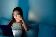 Especialistas recomiendan métodos para evitar las afecciones a la vista en tiempos de pantallas