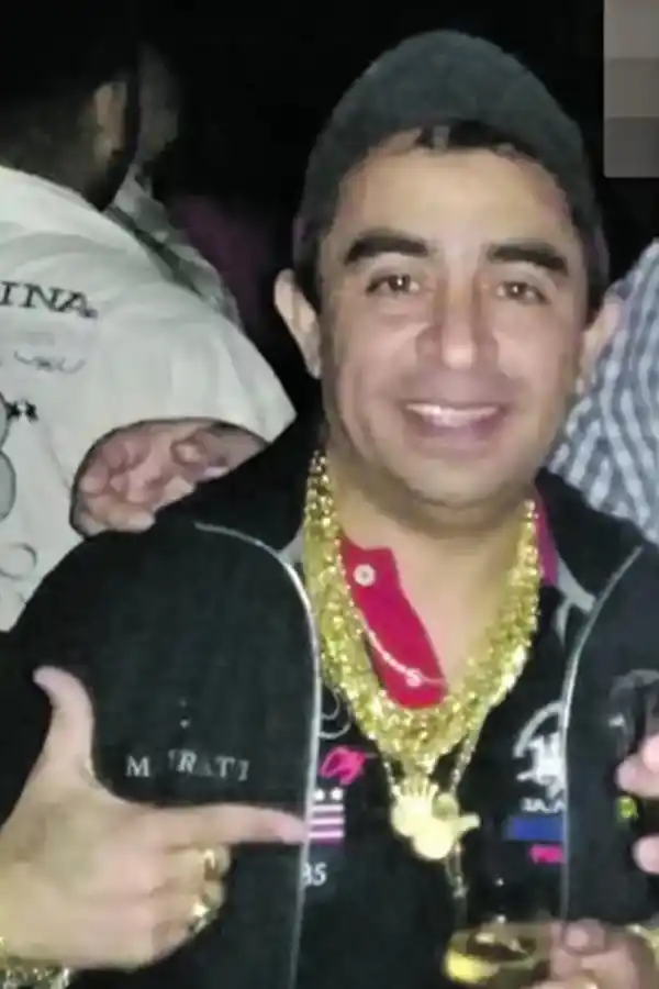 TODO UN LUJO. El procesado con sus collares de oro.