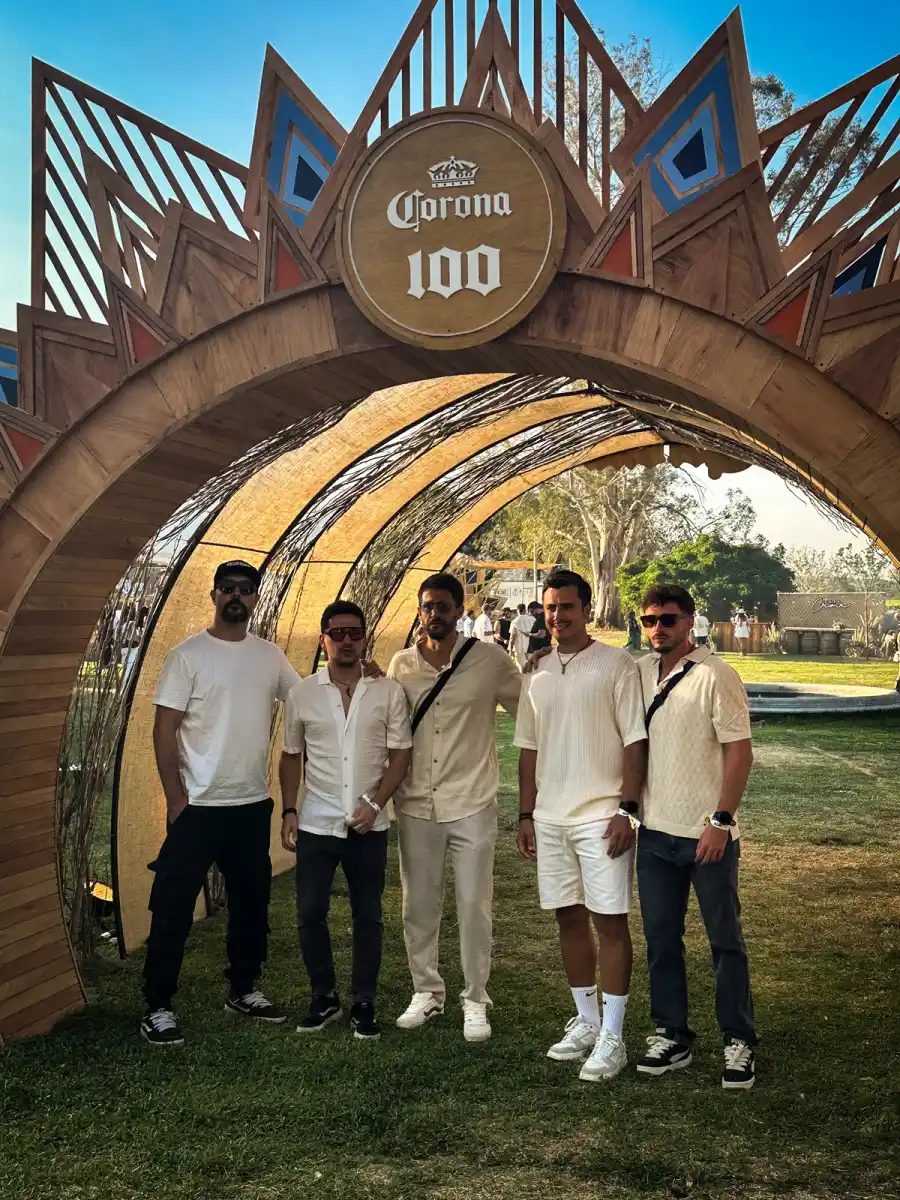 El lino fue el favorito de los hombres, junto con las camisas tejidas.