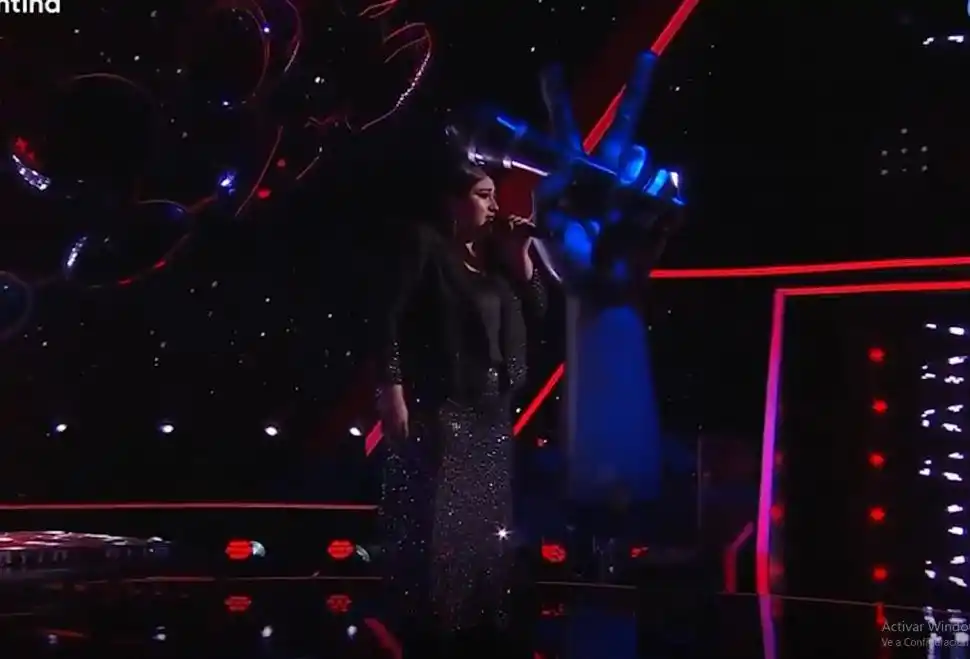 DE GALA. Eugenia Rodríguez durante su presentación cantando “I dreamed a dream”, de Los Miserables.