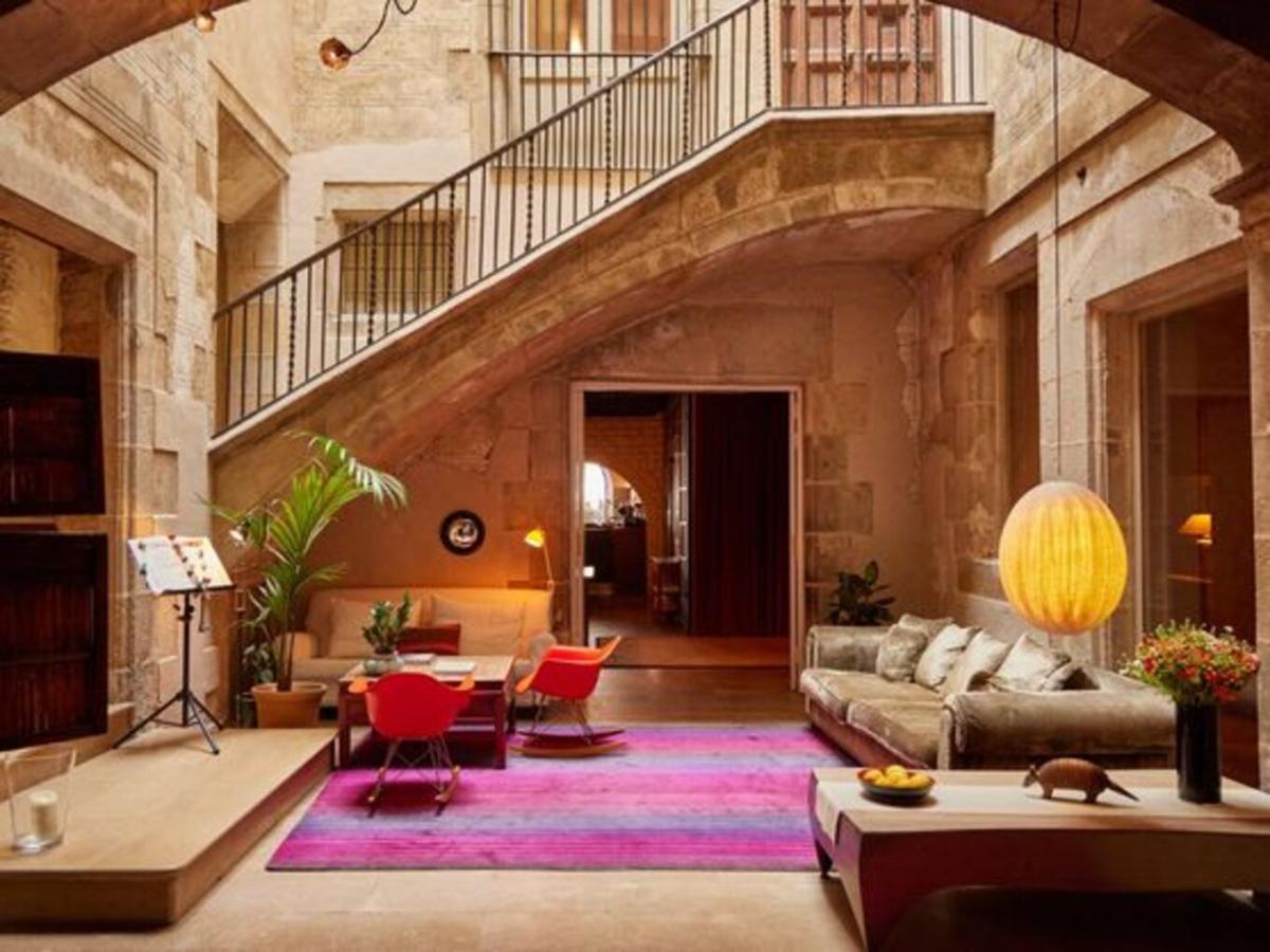 El hotel de 5 estrellas en Barcelona que une un palacio medieval y una mansión del siglo XVIII