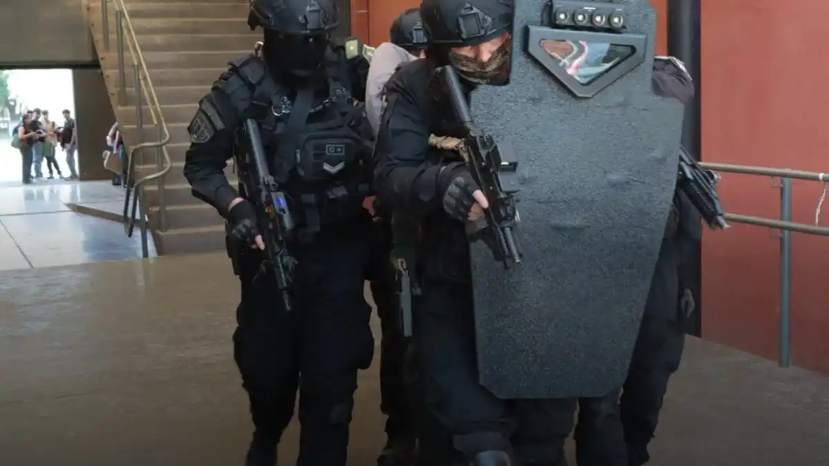 Prevención y seguridad: se realizó un simulacro de toma de rehenes en la Facultad de Arquitectura de la UNT