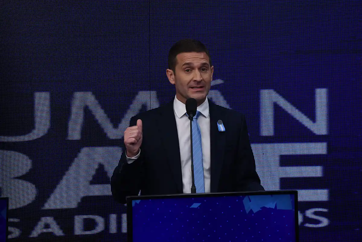 DEFENDIÓ LAS IDEAS DE MILEI. Federico Pelli se apegó al libreto libertario.