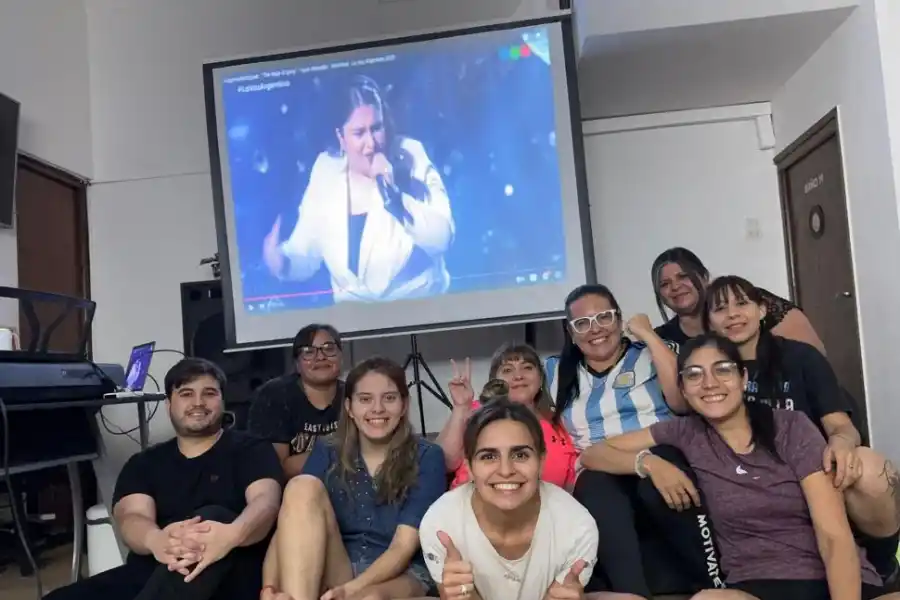 ALUMNOS Y COLEGAS. Hubo una vigilia en la Academia Cecilia Paliza.