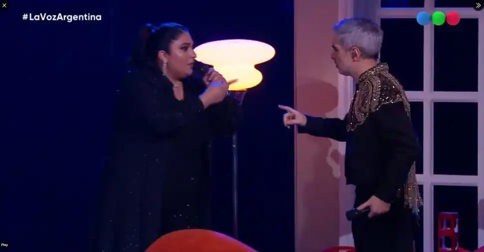 LA ÚLTIMA CANCIÓN. Euge Rodríguez junto a Miranda!, quienes fueron sus coach, anoche en “La voz argentina”, antes de anunciarse el resultado.