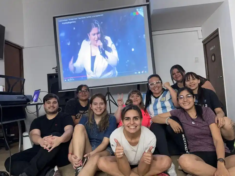 ALUMNOS Y COLEGAS. Hubo una vigilia en la Academia Cecilia Paliza.