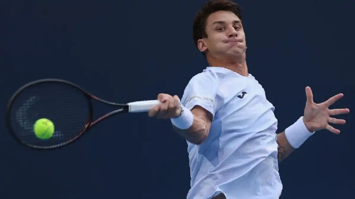 Camilo Ugo Carabelli no pudo terminar su partido en Estocolmo: la lesión que lo dejó fuera del ATP 250