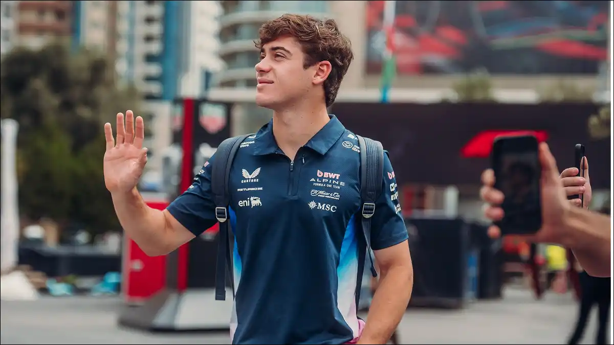 EXPECTATIVA. Franco Colapinto, aún sin confirmación oficial para 2026, mantiene su enfoque en las últimas fechas de la temporada con Alpine.