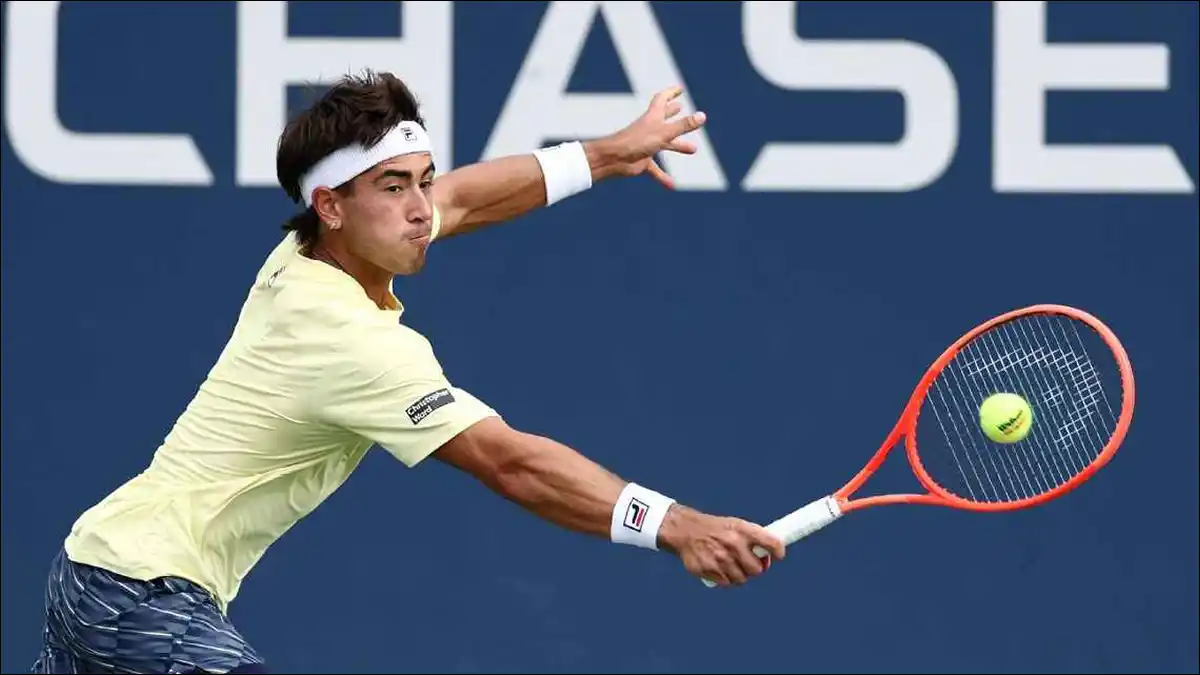 PELEA HASTA EL FINAL. Francisco Comesaña salvó cinco match points, pero cayó en el super tie-break ante el belga Raphael Collignon.