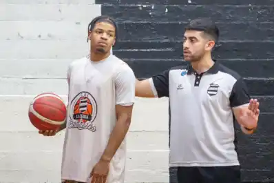 La historia de DJ Alicea, el estadounidense que eligió Tucumán y jugará con Estudiantes la Liga Argentina