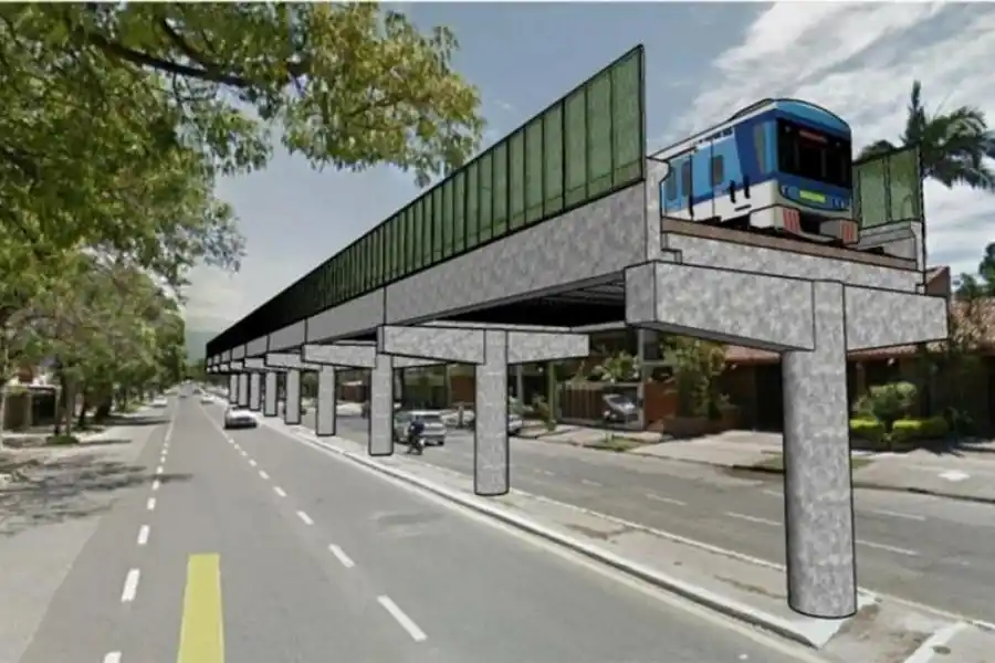 UNA ILUSIÓN. Un tren en las alturas, y abajo la avenida Mate de Luna.