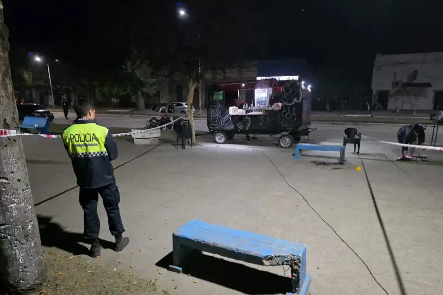 Un joven de 27 años fue asesinado de una puñalada en la plaza principal de La Trinidad
