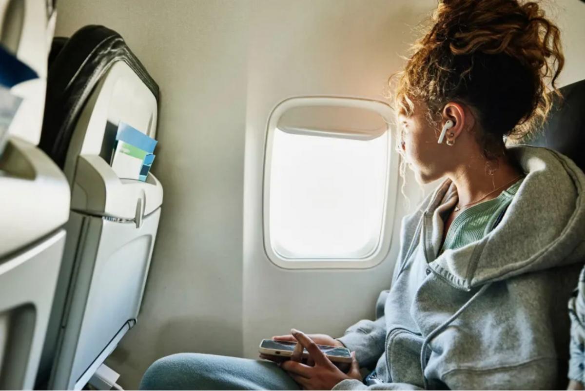 El accesorio que no puede faltar en tu equipaje de mano cuando viajás en avión