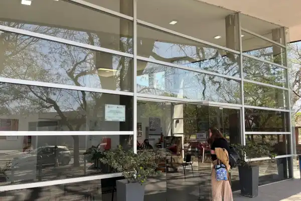 Salud mental en la UNT: qué servicios gratuitos y con valores mínimos ofrece el Hospital Escuela