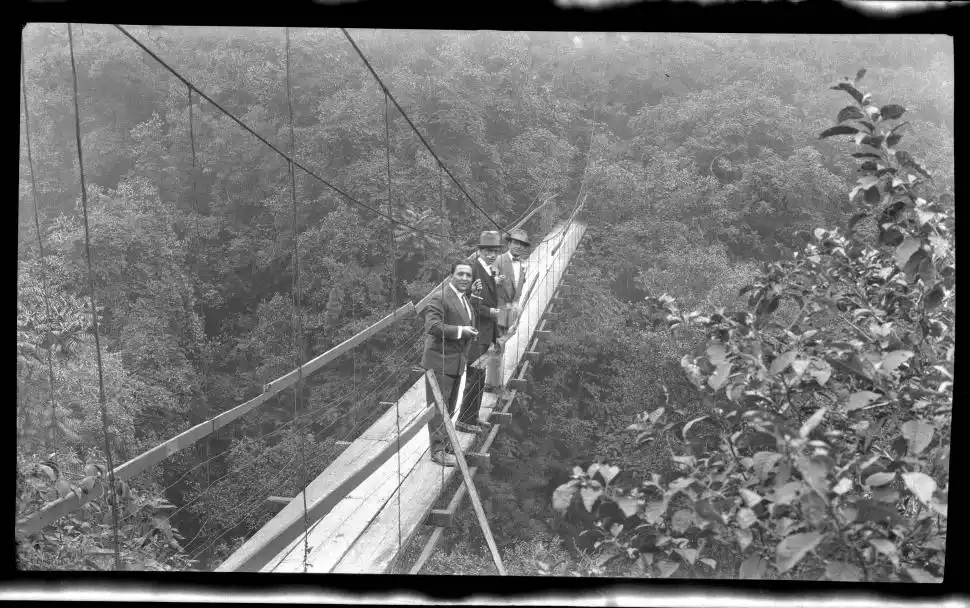 Recuerdos fotográficos: 1935. El atractivo puente colgante de Villa Nougués