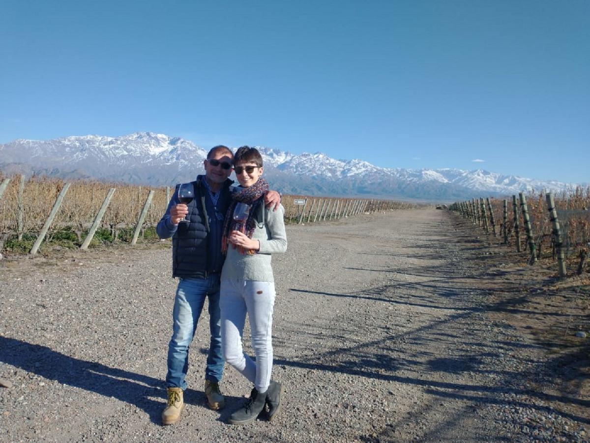 Sin viñedos ni bodega: la historia de los tucumanos que se animaron a cumplir el sueño de tener su propio vino