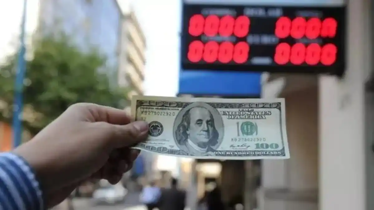 Dólar hoy: a pesar del apoyo del Tesoro de EEUU, la divisa subió $50 y cerró a $1.475 en el Banco Nación