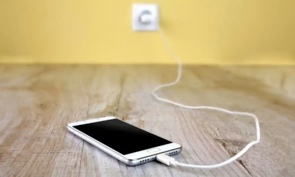 Diez métodos para cargar el celular del modo más eficiente posible