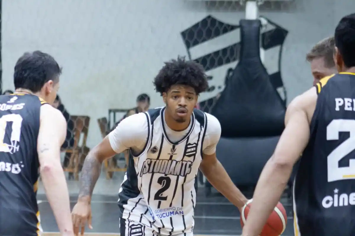 DJ Alicea fue parte del quinteto inicial del Espósito en el amistoso entre Estudiantes y Amancay.