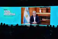 Caputo promete hacer la reforma tributaria y niega una devaluación