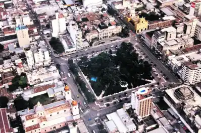 Recuerdos fotográficos: el corazón de Tucumán, desde el aire, en el cambio de siglo
