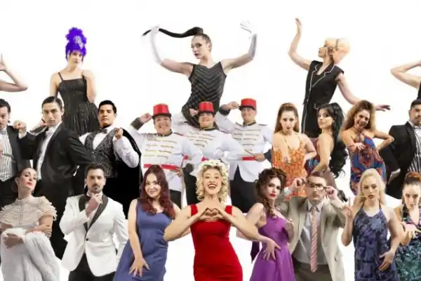 Teatro: la ingenua bailarina que busca el amor verdadero