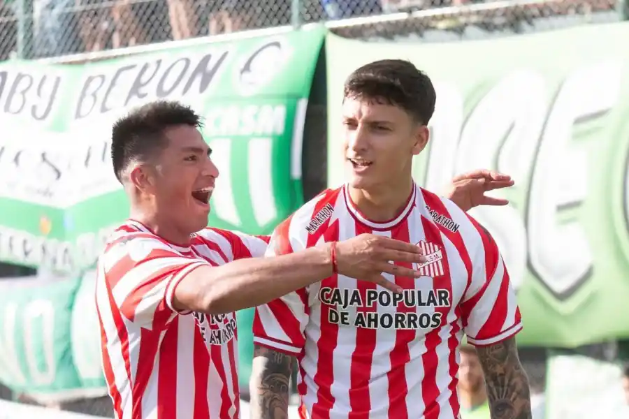 FESTEJO. Spetale le marcó un gol a San Miguel en la última fecha del torneo.