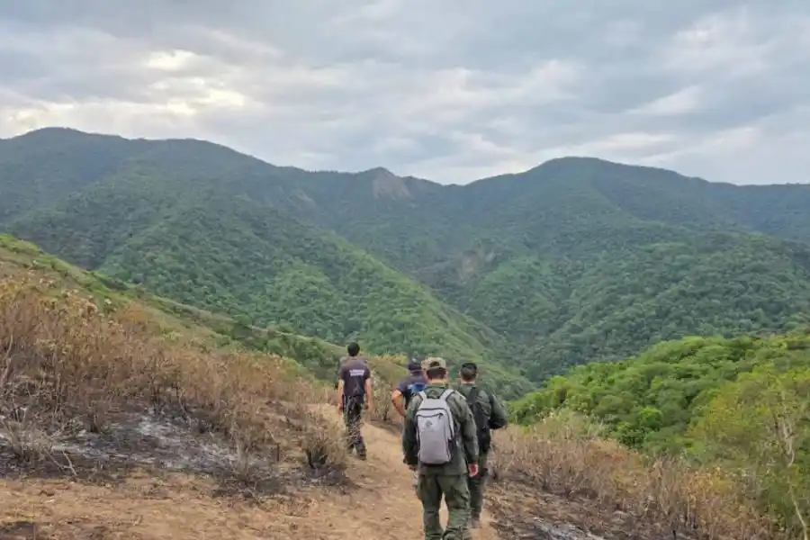 Misterio por la muerte del exjefe de Investigaciones: hallaron sogas, encendedores y un celular derretido