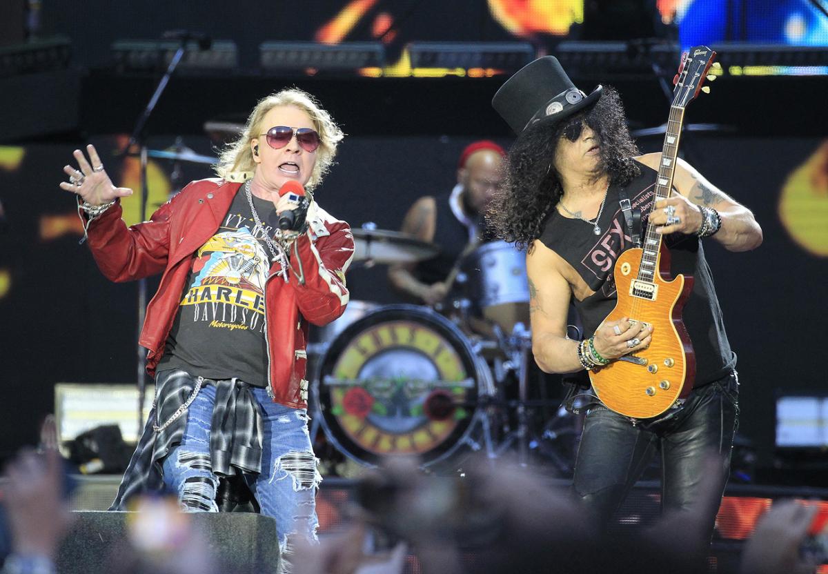 Guns N Roses vuelve a Argentina: el escándalo del 92, los "forajidos" de Menem y la tragedia que marcó su debut en River