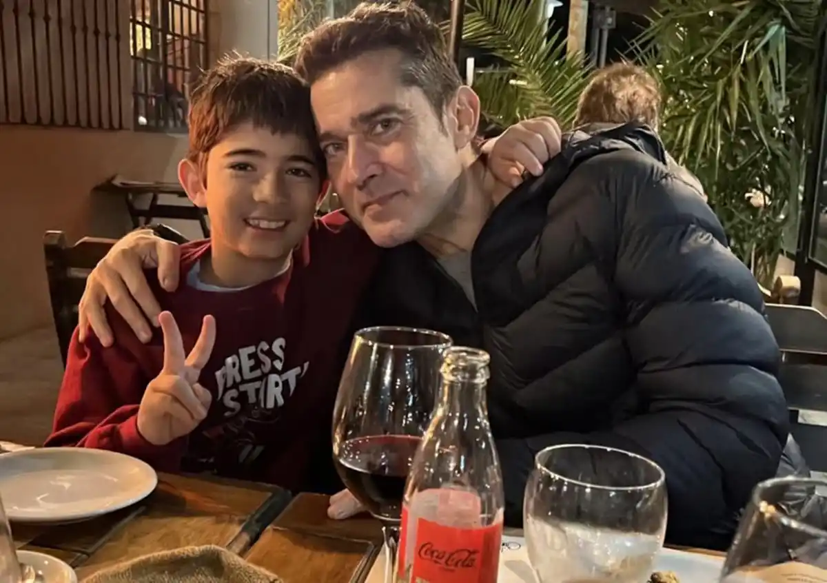 Mariano Castro junto a su hijo León