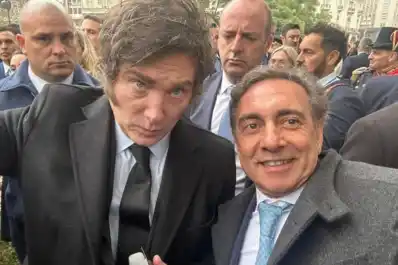 Milei, en Santiago: “Mientras que la líder de ellos anda en tobillera, a nosotros nos respetan en el mundo”