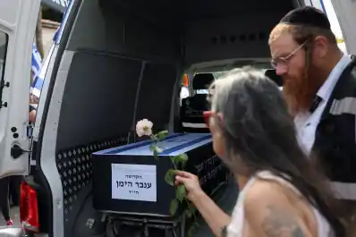 Hamas entregó otros dos cuerpos de rehenes israelíes y crece la tensión por la ayuda humanitaria en Gaza