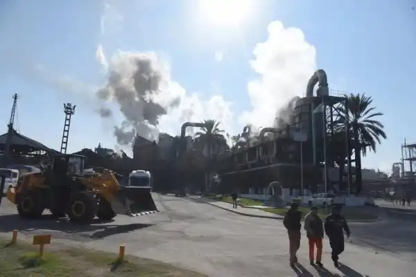 DATOS. Según el Ipaat, al 13 de octubre los ingenios tucumanos molieron 17 millones de t de caña bruta, y lograron 279 millones de litros de alcohol hidratado.