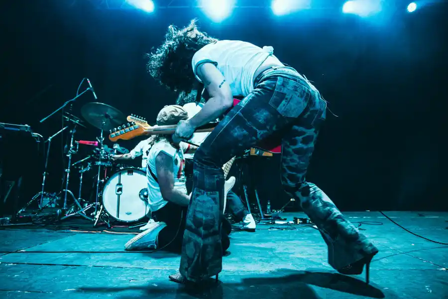 Canchera, enojada y sexual: Marilina Bertoldi presentó Para Quién Trabajas Vol. 1 en Tucumán