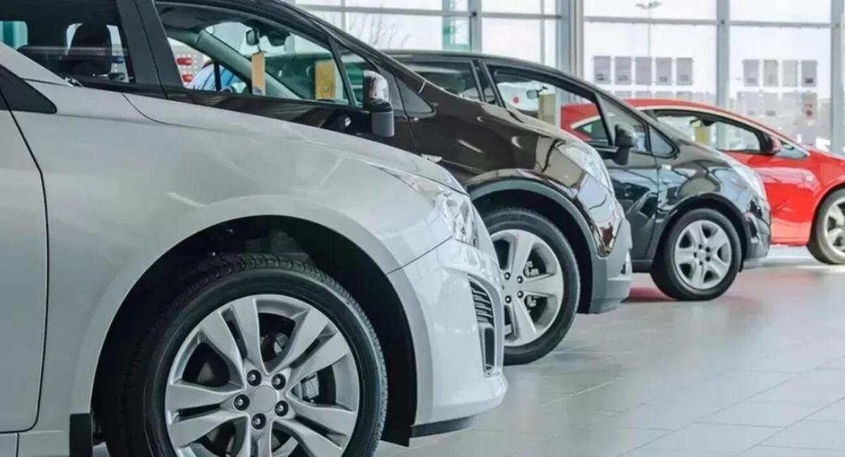 Cuántos sueldos se necesitan hoy para comprar un auto 0 km en Argentina