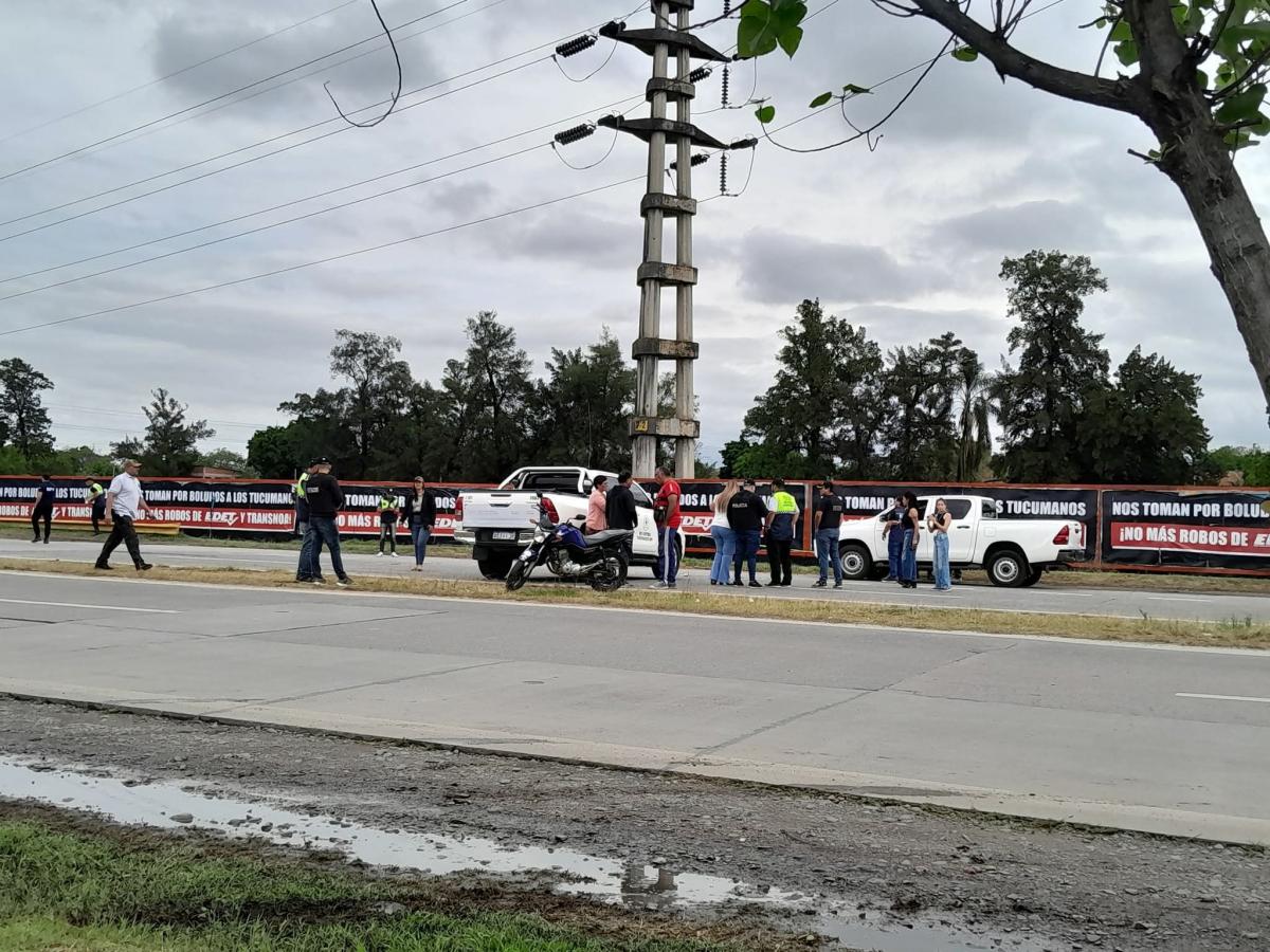 Hallan muerto a un hombre en el acceso norte e investigan un posible homicidio