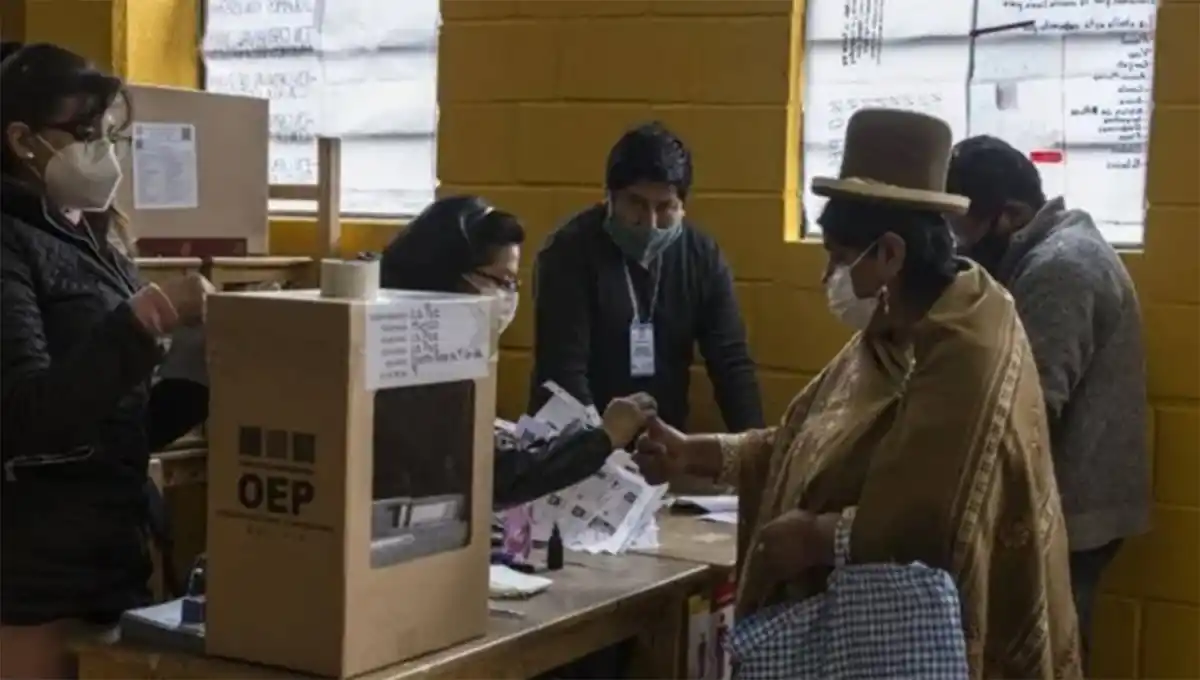 A LAS URNAS. Más de 7,5 millones de bolivianos definirán el rumbo político del país.