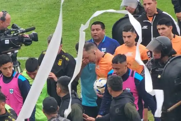 Escándalo en la Primera Nacional: el árbitro denunció amenazas y frenó el duelo Gimnasia de Jujuy-Deportivo Madryn