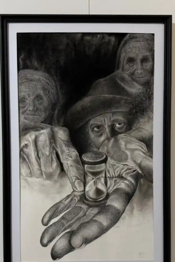 SEGUNDO PREMIO. El artista porteño Tomás Petracchi expresó el paso del tiempo y el peso de los años y la vida en 