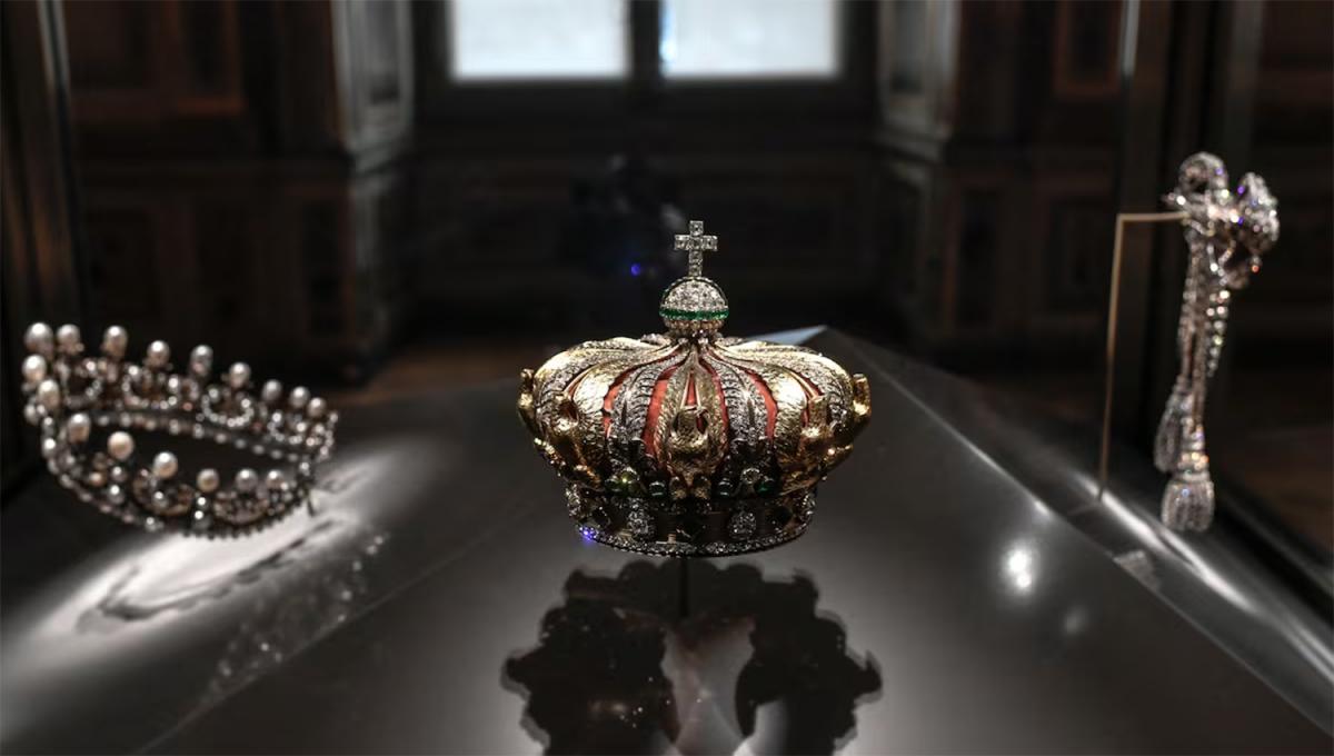 ROTA. La corona de la emperatriz Eugenia fue encontrada horas más tarde.