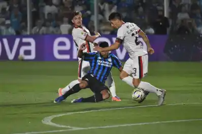 Crisis emocional en Atlético Tucumán: cómo el conflicto por los premios afectó su rendimiento contra San Lorenzo