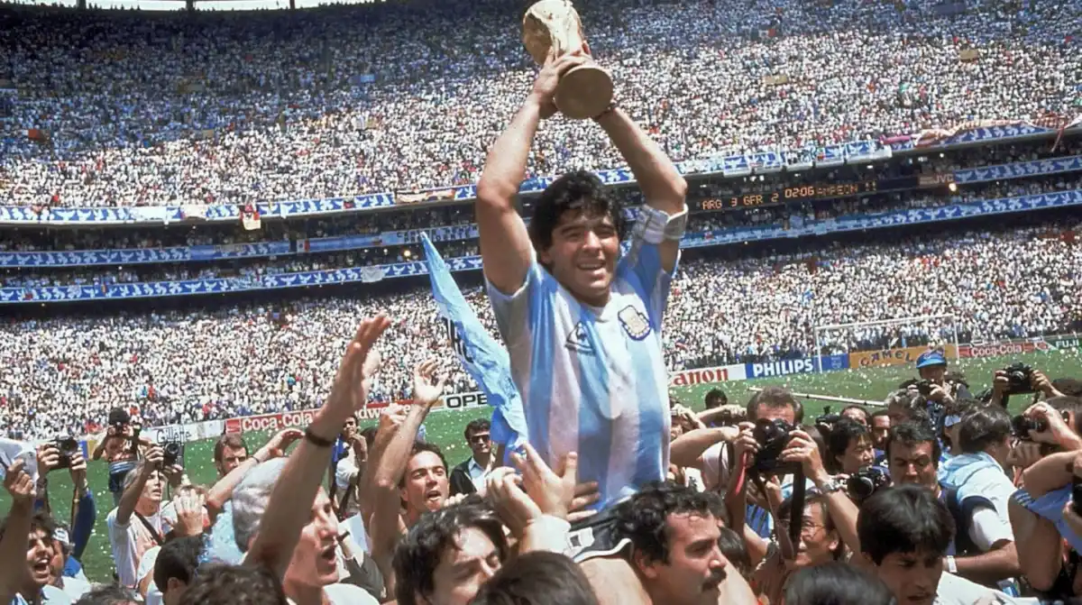 Murió el hincha que llevó en andas a Diego Armando Maradona en el Mundial de México 1986