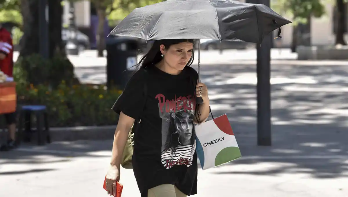 CUIDADOS. Se recomienda cubrirse del sol y mantenerse hidratados para evitar golpes de calor. 